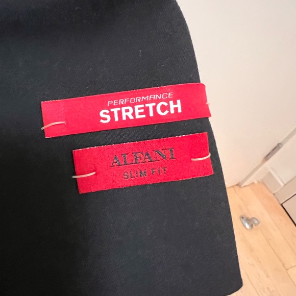 Alfani Men's Black Suit: $495 Retail - Picture 4 of 13